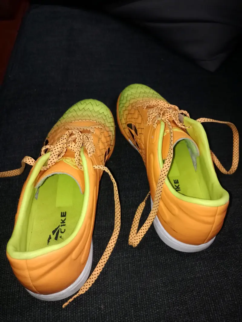Zapatillas de Fútbol Cacike Naranja y Verde - 1