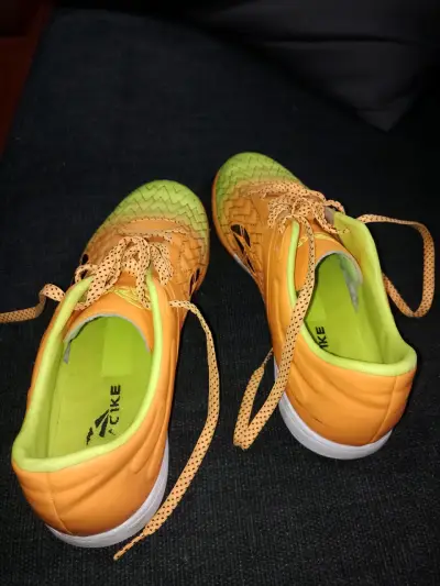 Zapatillas de Fútbol Cacike Naranja y Verde - miniatura 1