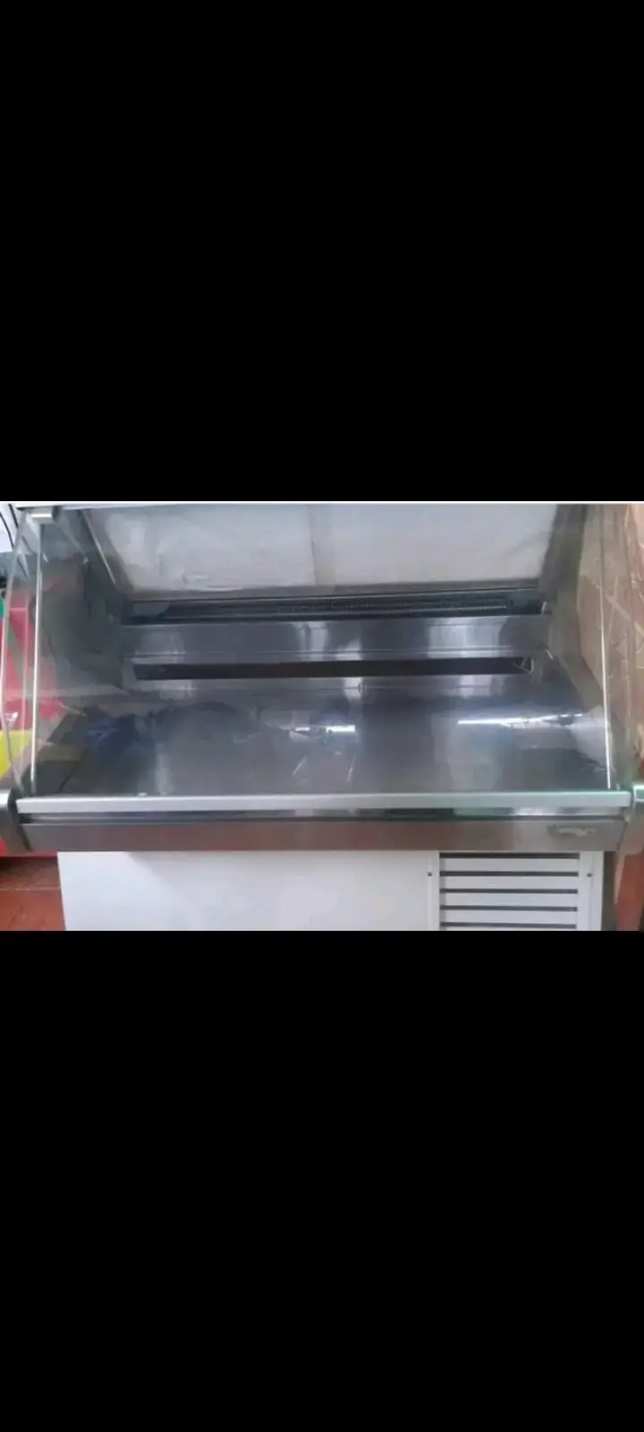 Vitrina refrigerada curva en buen estado
