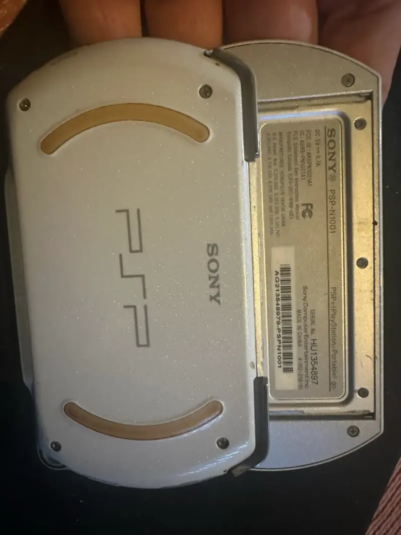 Consola portátil Sony PSP Go blanca - 2