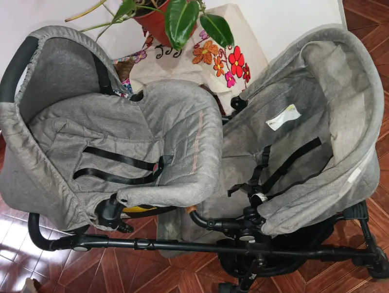 Coche de bebé gris con estructura ajustable - 3