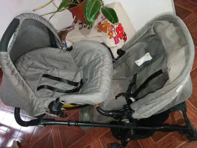 Coche de bebé gris con estructura ajustable - miniatura 3