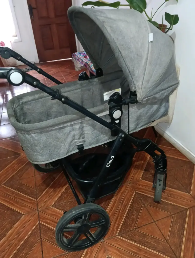 Coche de bebé gris con estructura ajustable - 4