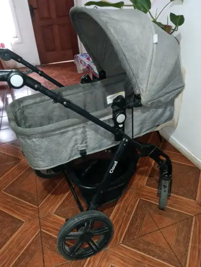 Coche de bebé gris con estructura ajustable - miniatura 4