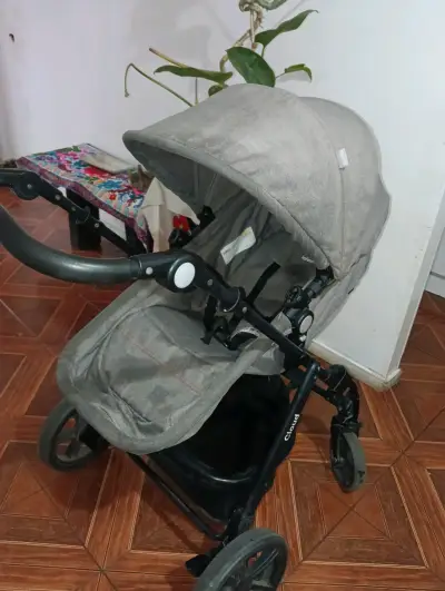 Coche de bebé gris con estructura ajustable - miniatura 6