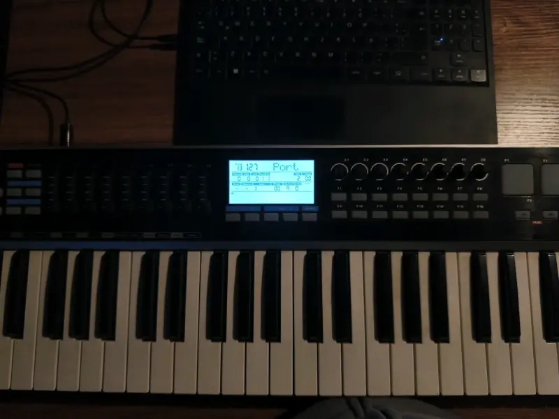 Teclado MIDI Samson Graphite 49 Controlador - 3