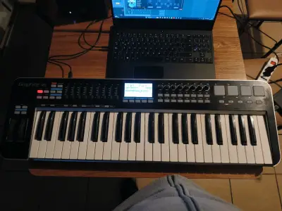 Teclado MIDI Samson Graphite 49  Controlador - miniatura 4