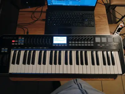 Teclado MIDI Samson Graphite 49  Controlador - miniatura 5