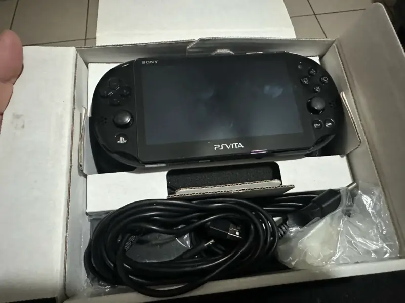 Consola Sony PS Vita con juegos God of War