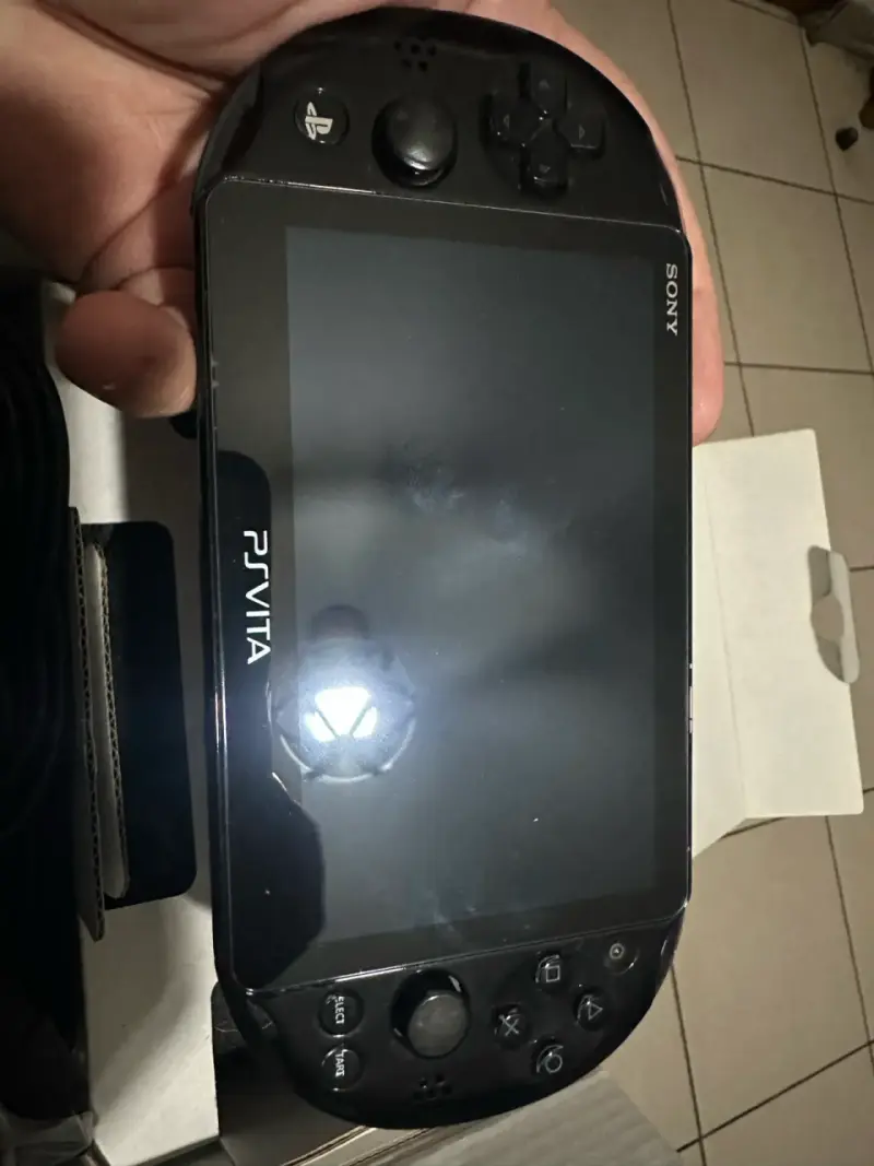 Consola Sony PS Vita con juegos God of War - 4