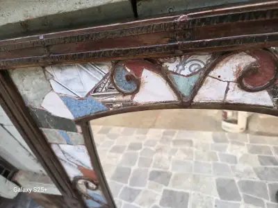Espejo antiguo con marco de mosaico decorativo - miniatura 1