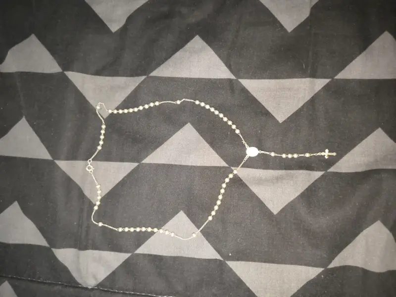Collar de rosario en plata con cruz