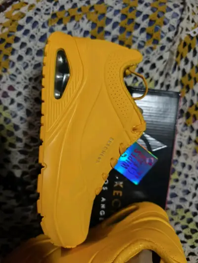 Zapatillas deportivas amarillas Skechers - miniatura 1
