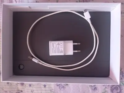 Tablet Samsung Galaxy Tab A8 con cargador - miniatura 3