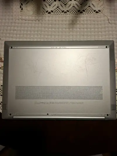Laptop HP Pavilion Aero Ryzen 5 5600U 8GB RAM - miniatura 3