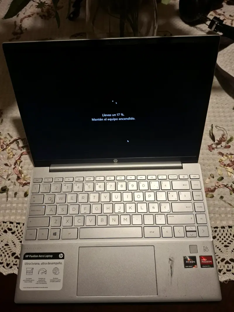 Laptop HP Pavilion Aero Ryzen 5 5600U 8GB RAM - 6