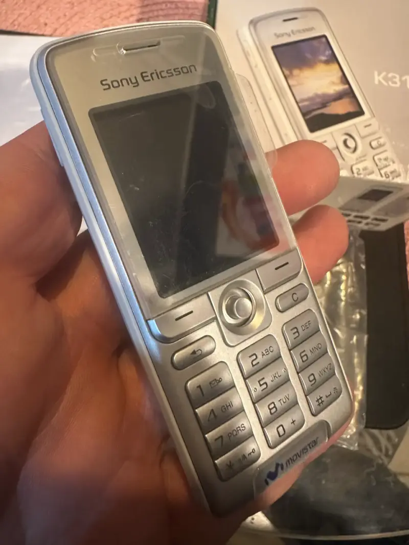 Teléfono Sony Ericsson K310a - 2
