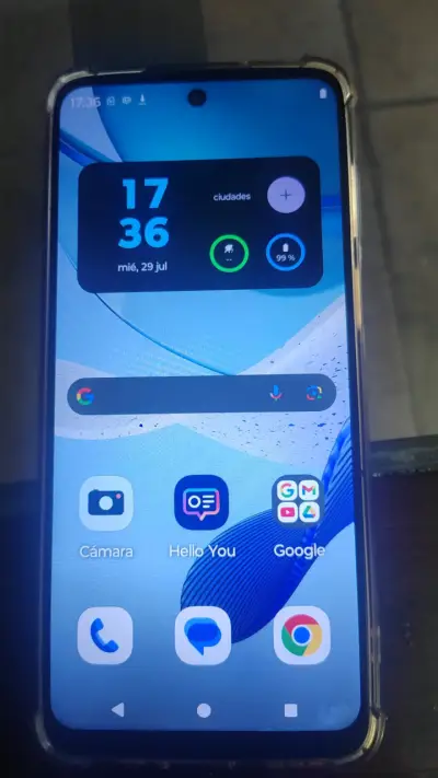 Smartphone con pantalla grande y funda protectora - miniatura 1