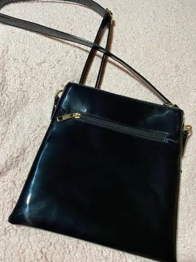 Cartera cruzada negra charol - miniatura 2