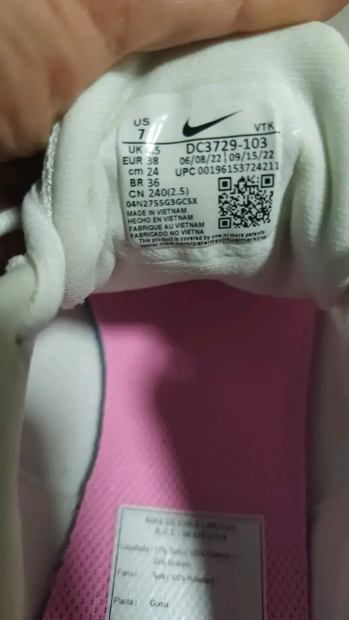 Zapatillas deportivas blancas con logo rosa Nike Revolution - 2