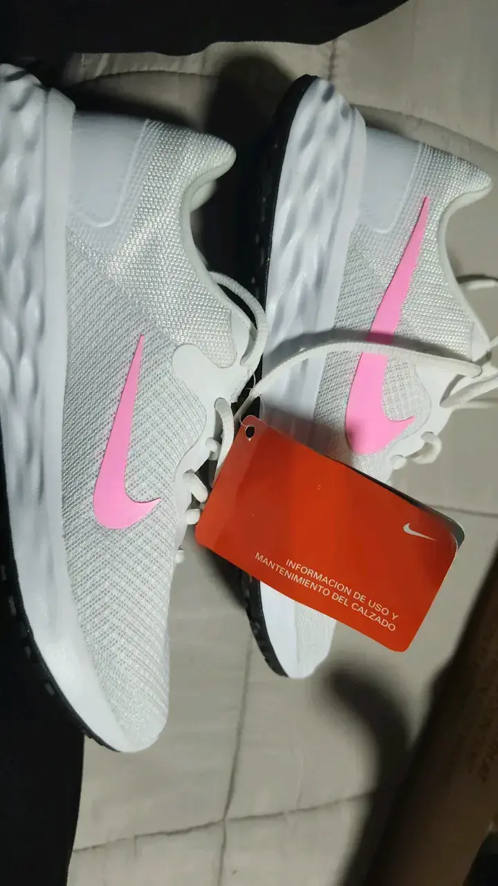 Zapatillas deportivas blancas con logo rosa Nike Revolution - 3