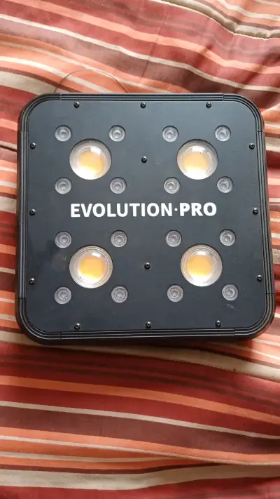 Luz LED para cultivo Evolution Pro - miniatura 1