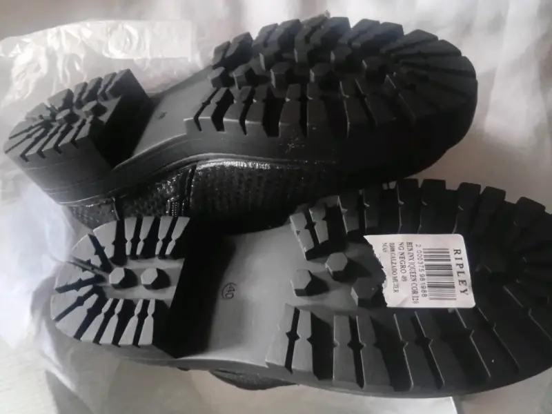 Botines negros con diseño de estrellas - 4