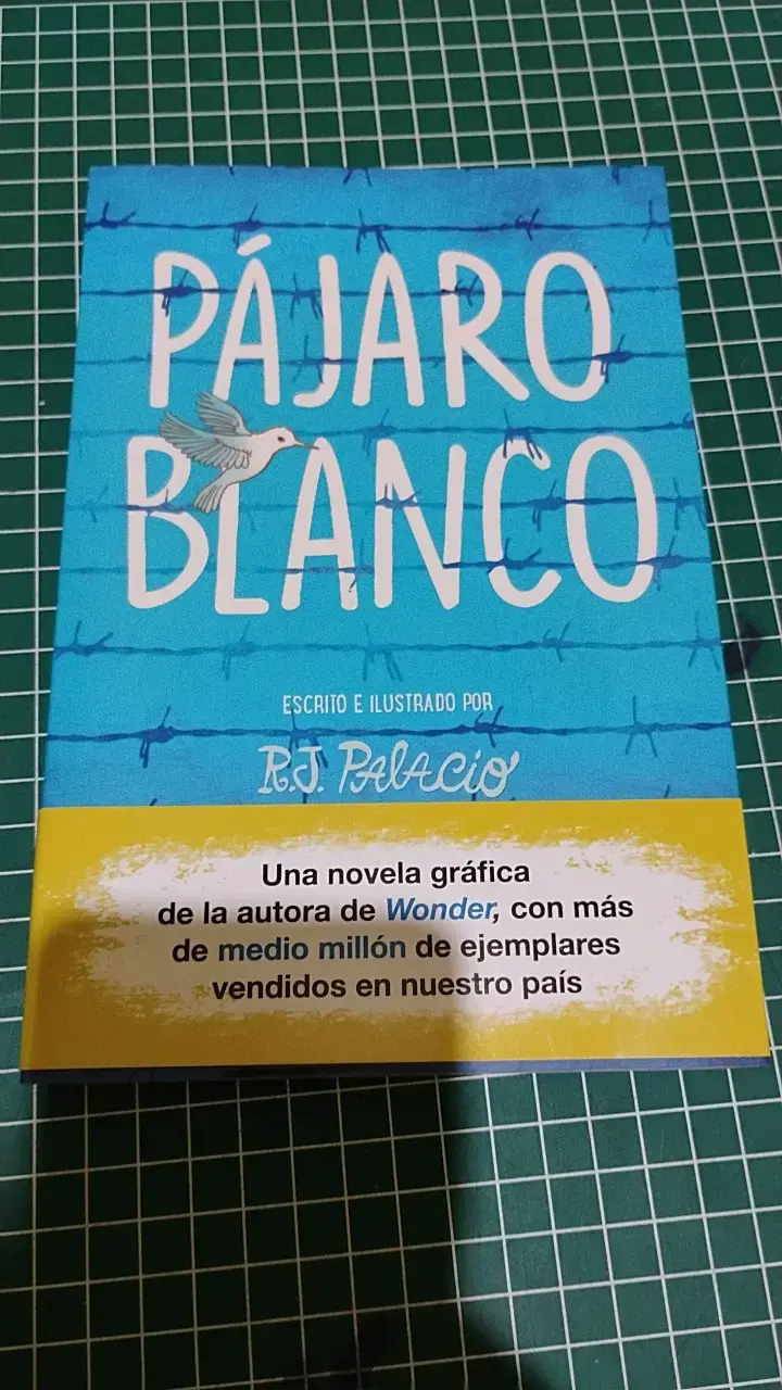 Novela gráfica Pájaro Blanco de R.J. Palacio - 1