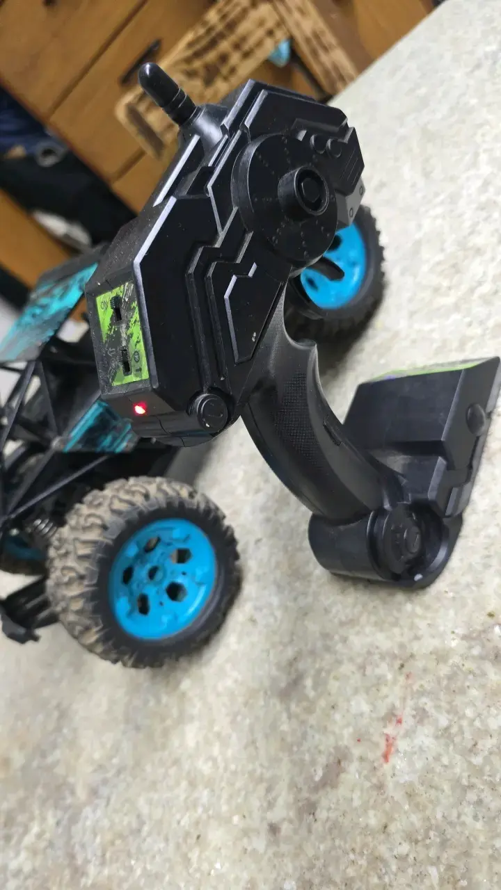 Auto a control remoto Conqueror Muscle azul - 5
