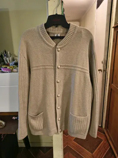Cárdigan de punto beige con botones - miniatura 1