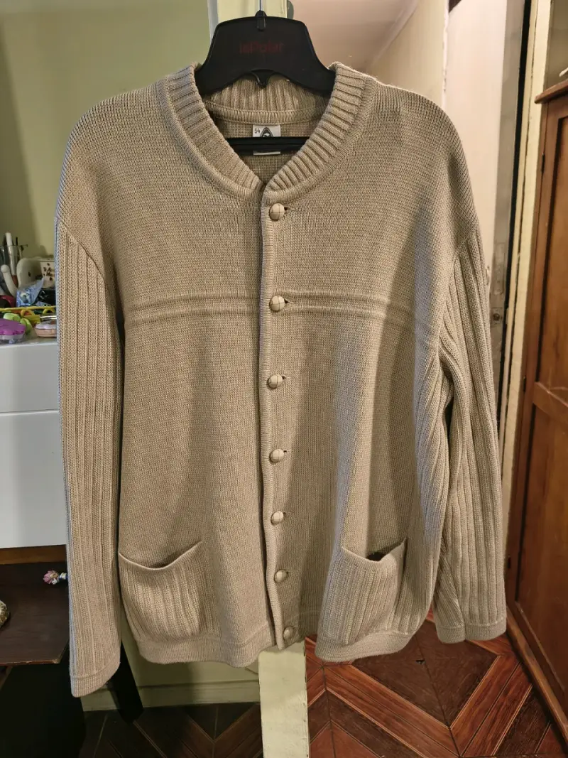 Cárdigan de punto beige con botones - 2