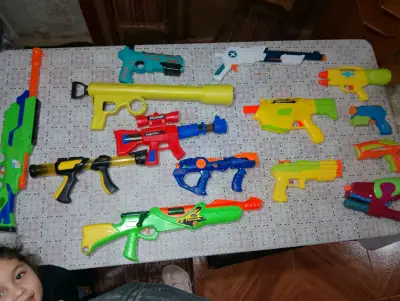 Lote de pistolas de juguete y lanzadores de agua - miniatura 2