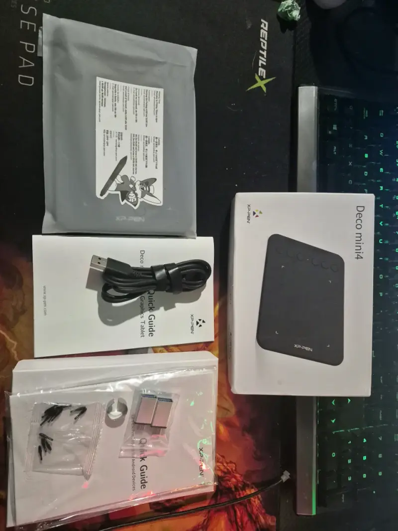 Tableta gráfica XP-Pen Deco Mini4 con accesorios