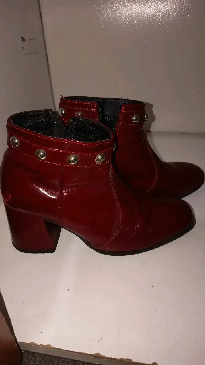 Botines rojos de cuero con tachas - 3