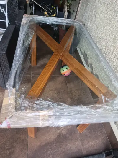 Mesa de comedor de vidrio con base de madera - miniatura 2