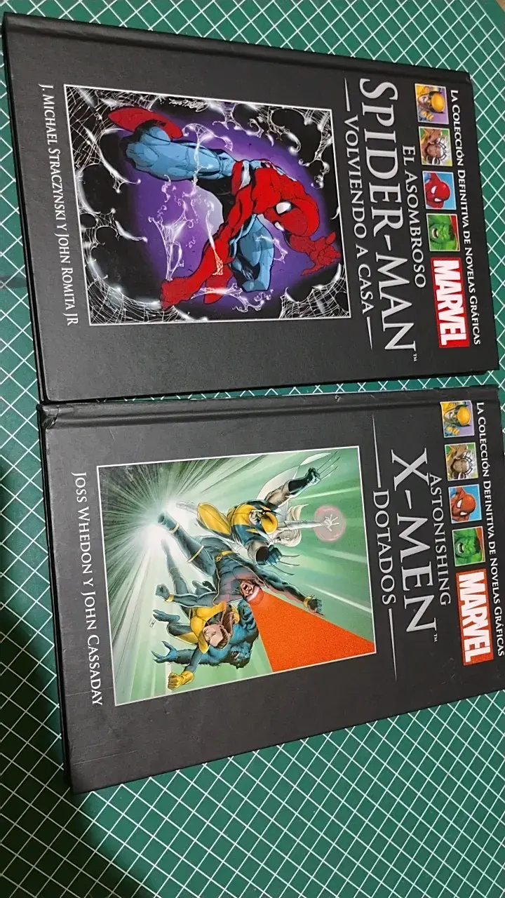 Colección de novelas gráficas Marvel + Poster - 1