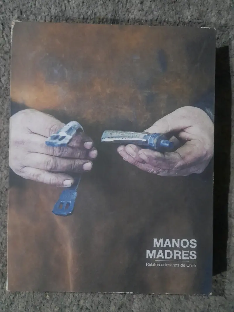Libro Manos Madres Relatos Artesanos de Chile - 1