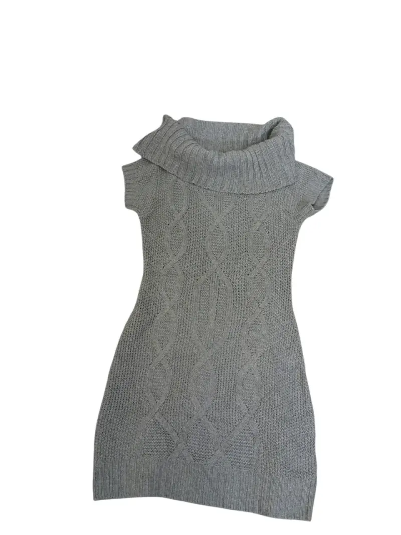 Vestido de punto gris con cuello alto