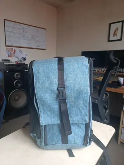 Mochila para cámara fotográfica azul con compartimentos ajustables - miniatura 1