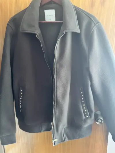 Chaqueta negra con cierre y tachas Basement - miniatura 1