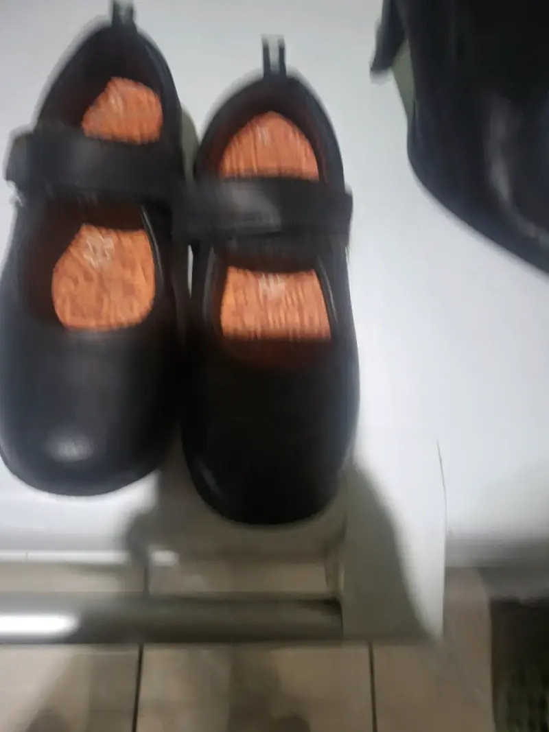 Zapatos escolares negros para niña