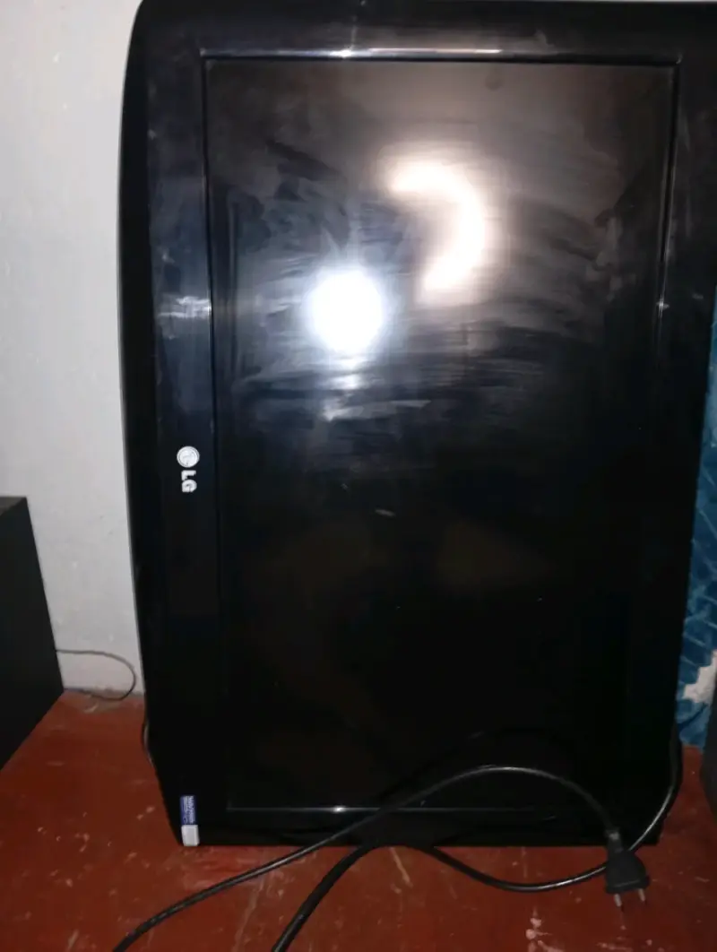 Televisor LG pantalla plana 32 pulgadas - 2
