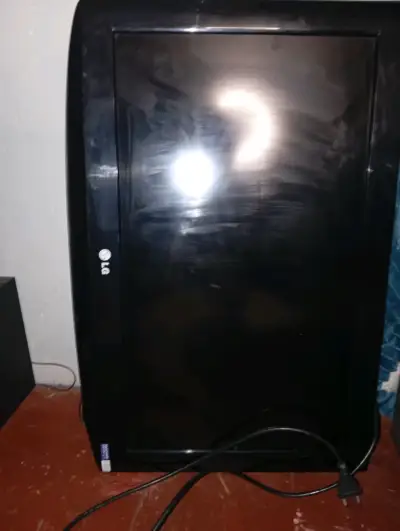 Televisor LG pantalla plana 32 pulgadas - miniatura 2