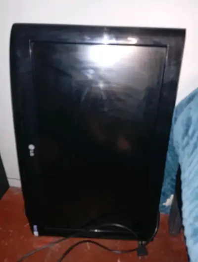 Televisor LG pantalla plana 32 pulgadas - miniatura 3