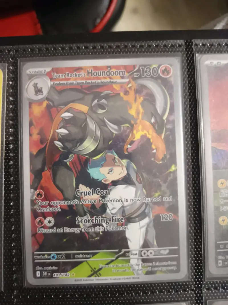 Team Rocket's Houndoom holográfica