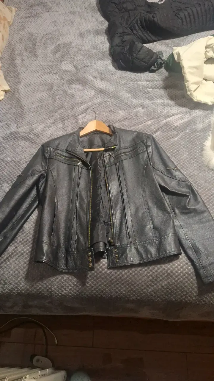 Chaqueta de cuero negra para mujer