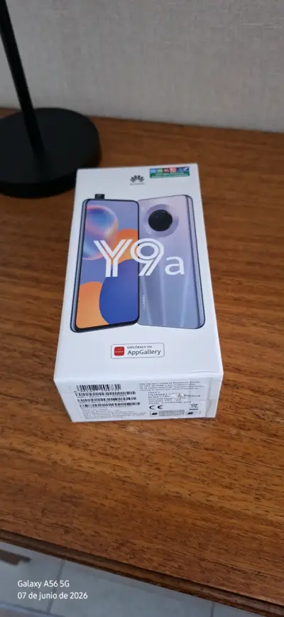 Huawei Y9a smartphone con cargador - miniatura 1