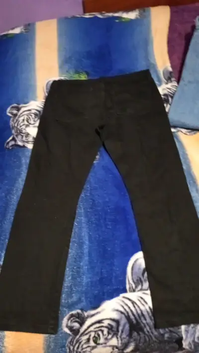Pantalón negro de mezclilla - miniatura 3