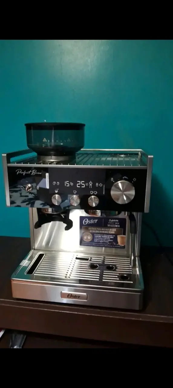 Cafetera espresso Oster Perfect Brew con molinillo integrado - 1