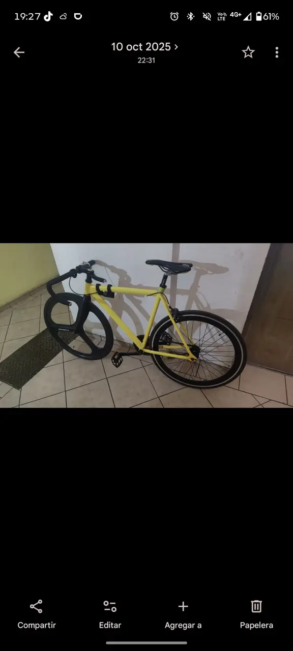 Bicicleta de carretera amarilla con rueda delantera aerodinámica - 1